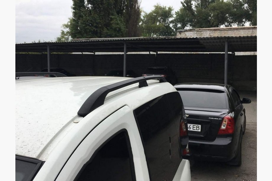 Citroen Nemo 2007-2017 Barras de Techo Negras Pata de plástico Image