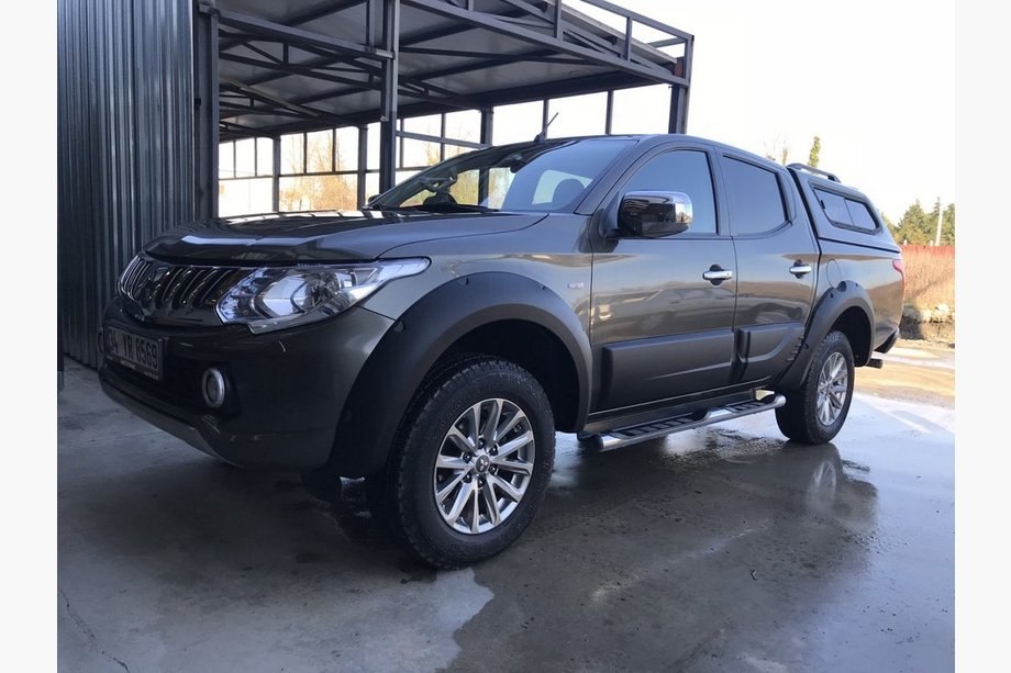 Mitsubishi L200 2015-2024 Molduras de puertas OmsaLine (ABS) Image