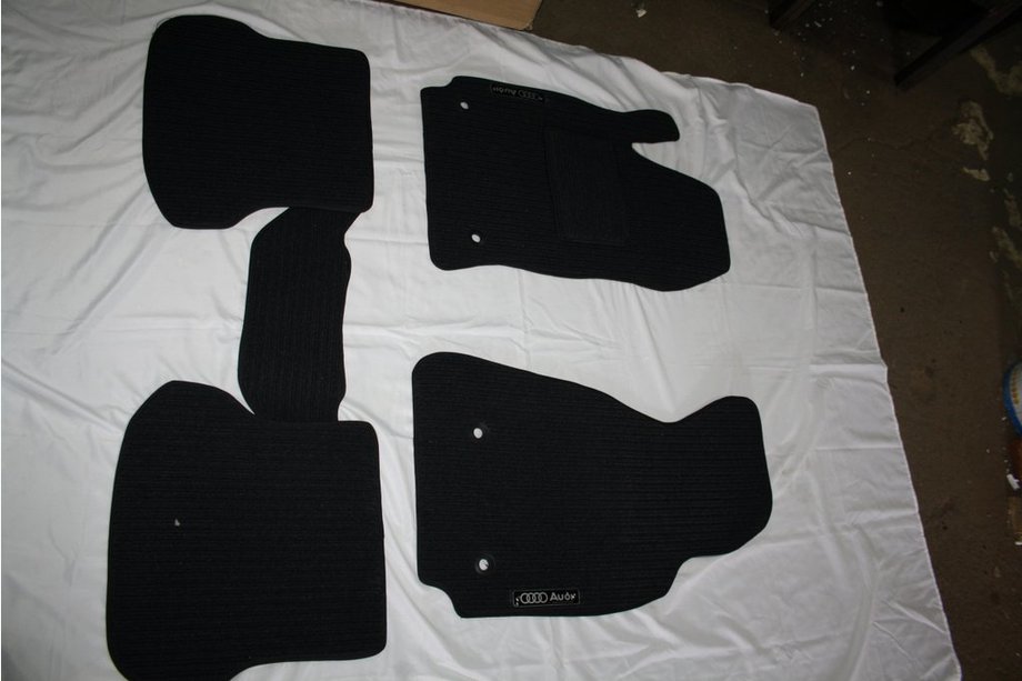 Audi A1 2010-2018 Alfombrillas de tela (Corona) Image