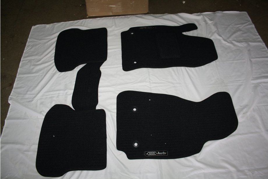 Audi A6 C5 1997-2001 Alfombrillas de tela (Corona) Image