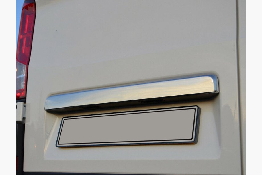 Volkswagen Crafter 2016- Moldura sobre la matrícula (sin cámara, acero inoxidable) Carmos - Acero Inoxidable Turco Image