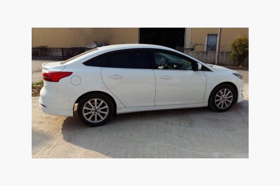 Ford Focus III 2011-2017 Faldones Laterales Sedan 2015↗ (imprimados para pintar) Image