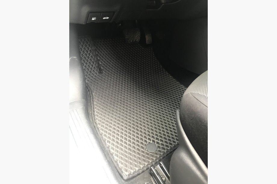 Nissan Juke 2010-2019 Alfombrillas EVA (negras) Image