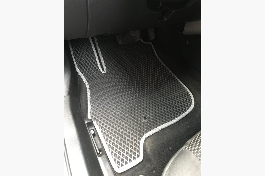 Mitsubishi Galant 2003-2012 Alfombrillas EVA (negras) Image