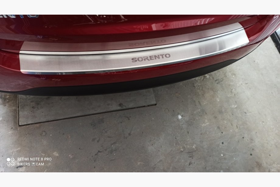 Kia Sorento II XM 2009-2014 Protector de parachoques trasero con borde Nataniko (acero inoxidable) 2013-2015 Image