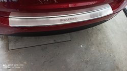 Kia Sorento II XM 2009-2014 Protector de parachoques trasero con borde Nataniko (acero inoxidable) 2013-2015 foto 1