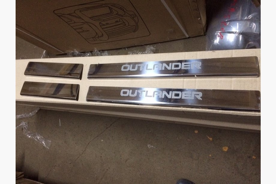 Mitsubishi Outlander 2006-2012 OFERTA !!! Cubiertas de umbral de puerta (4 uds, acero inoxidable) Image