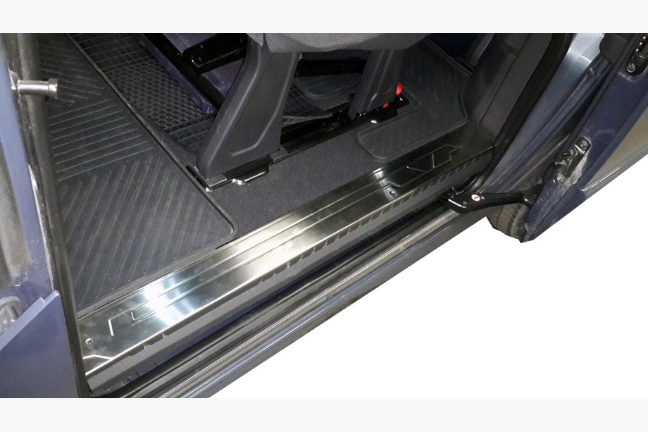 Ford Custom 2013-2022 Protecciones de umbral interior de acero inoxidable OmsaLine 3 Puertas Image