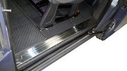 Ford Custom 2013-2022 Protecciones de umbral interior de acero inoxidable OmsaLine 3 Puertas foto 1