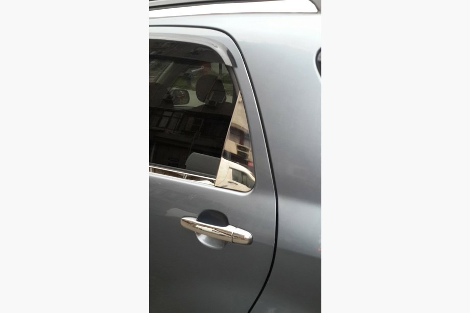 Daihatsu Terios 2006-2017 Cubierta para deflector de viento (2 uds, acero inoxidable) Foto 5