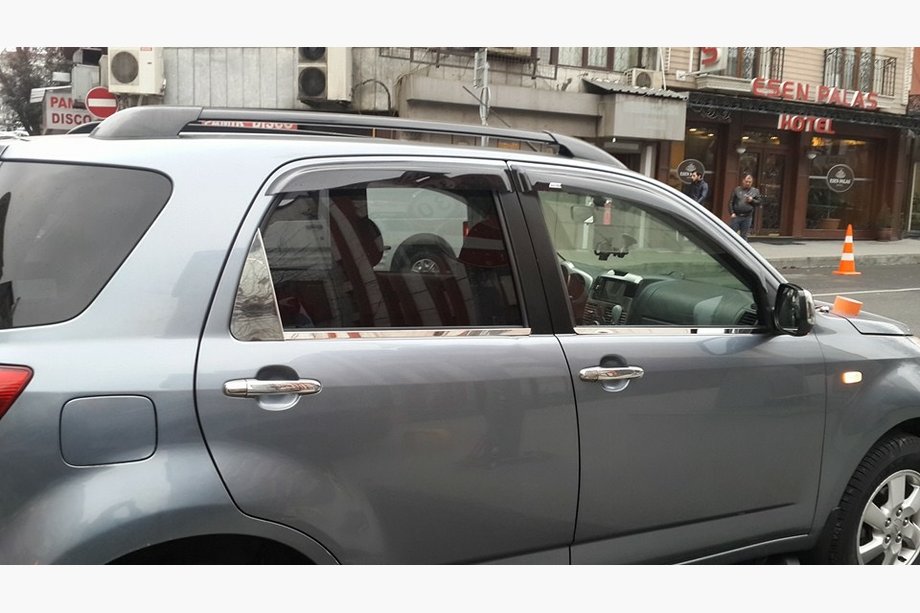 Daihatsu Terios 2006-2017 Cubierta para deflector de viento (2 uds, acero inoxidable) Foto 3