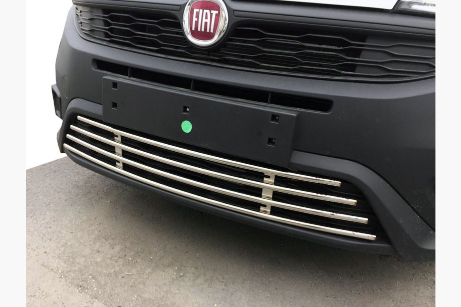 Fiat Doblo II 2010-2022 Rejilla de parachoques 2014↗ (acero inoxidable) Image