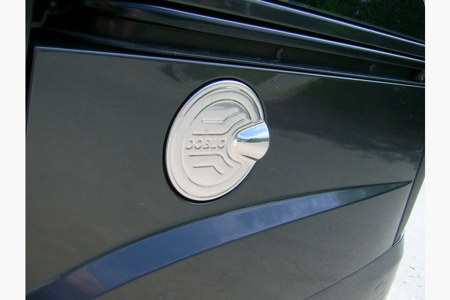 Fiat Doblo I 2001-2005 Cubierta cromada para tapa de combustible (acero inoxidable) Image