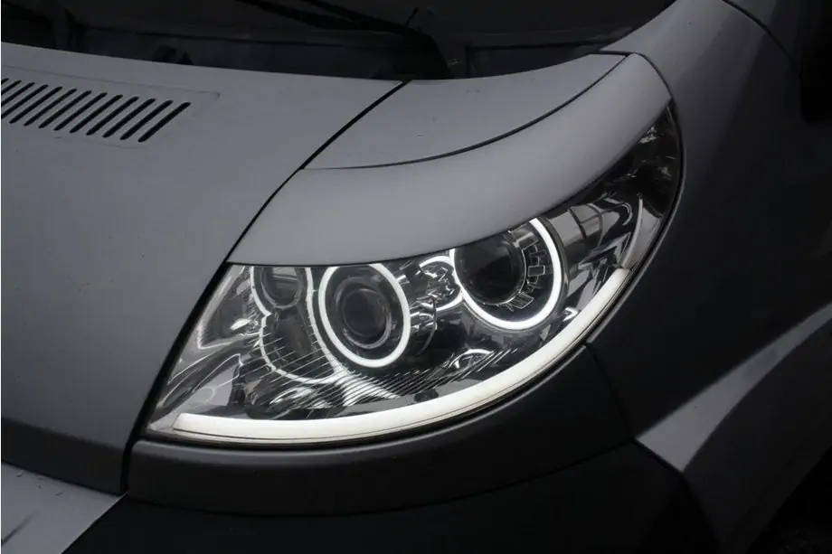 Fiat Ducato 2006-2025 Pestañas para faros (imprimadas) Image