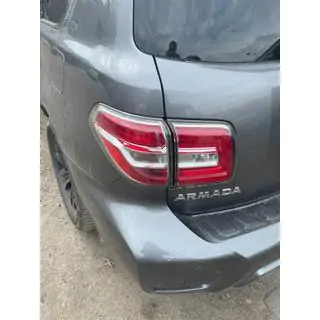 Pilotos traseros LED (Original, usado, año 2019) Nissan Armada 2016-2024 foto 1