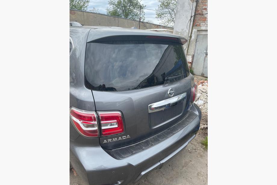 Nissan Patrol Y62 2010-2024 Tapa de maletero (Original 2019) Image
