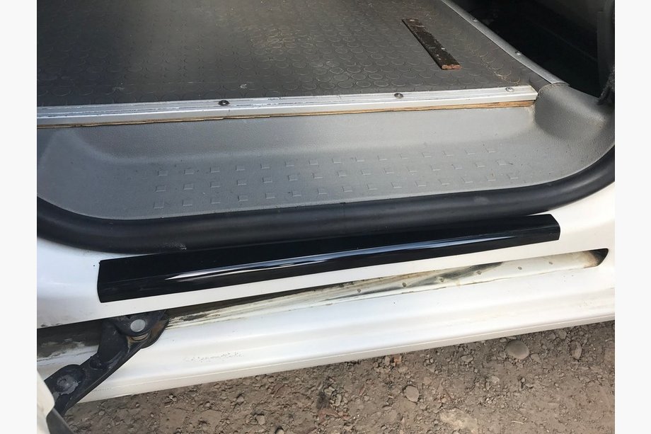 Volkswagen Caddy 2010-2015 Cubiertas de umbrales de puerta (plástico ABS) 4 uds, Mate Foto 4