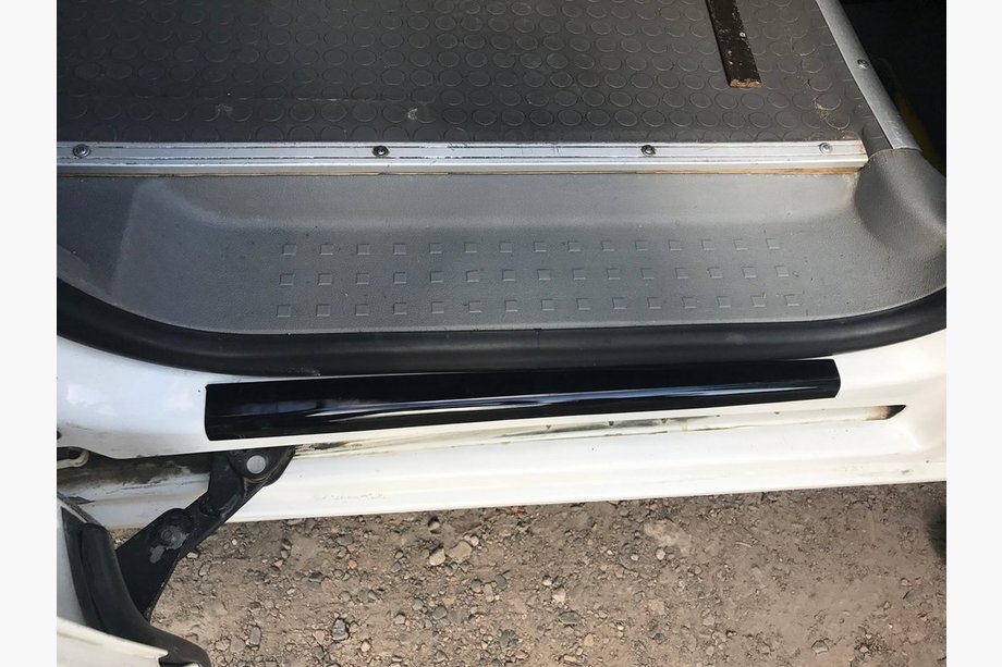 Volkswagen Caddy 2010-2015 Cubiertas de umbrales de puerta (plástico ABS) 4 uds, Mate Foto 3