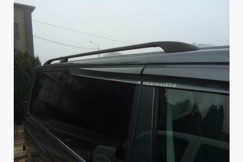 Volkswagen T5 Transporter 2003-2010 Barras de Techo Negras Base larga, pies de plástico Foto 3