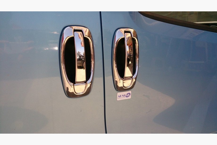 Fiat Fiorino/Qubo 2008-2024 Cubiertas y molduras cromadas para manijas de puertas (acero inoxidable, 8 piezas) OmsaLine - Acero Inoxidable Italiano Foto 6
