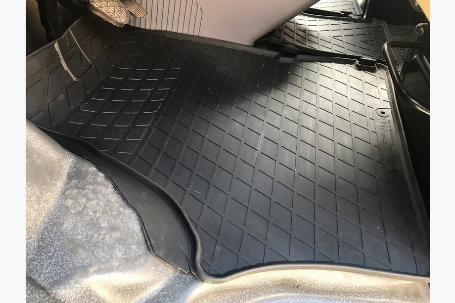 Mercedes Vito W638 1996-2003 Alfombrillas de goma (3 uds, Stingray) Foto 2