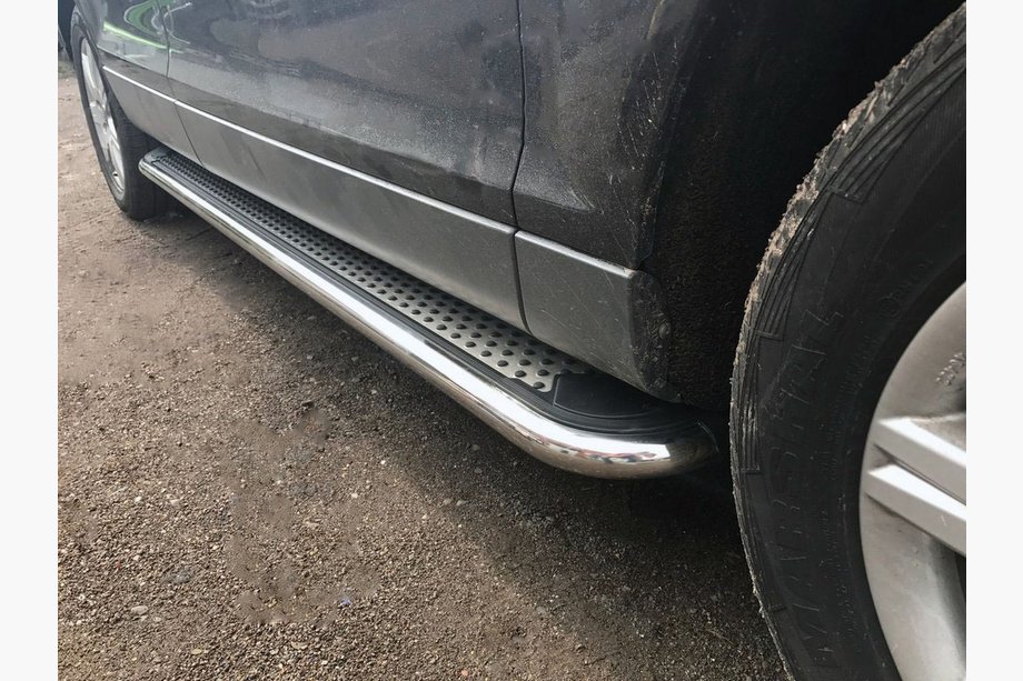 Audi Q7 2005-2015 Estribos Laterales Maydos V2 (2 uds., Aluminio y Acero Inoxidable) Image