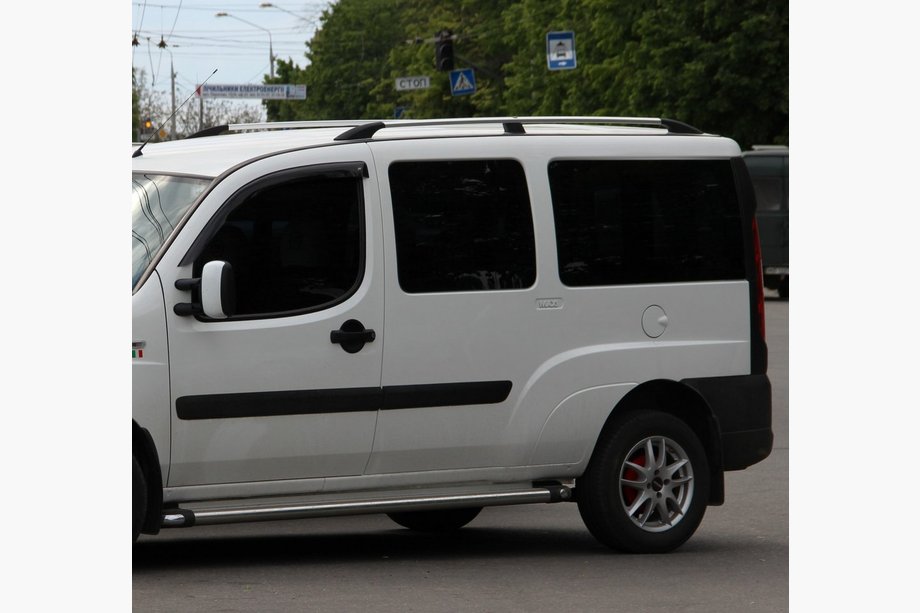 Fiat Doblo I 2005-2010 Barras de Techo Cromadas Foto 9