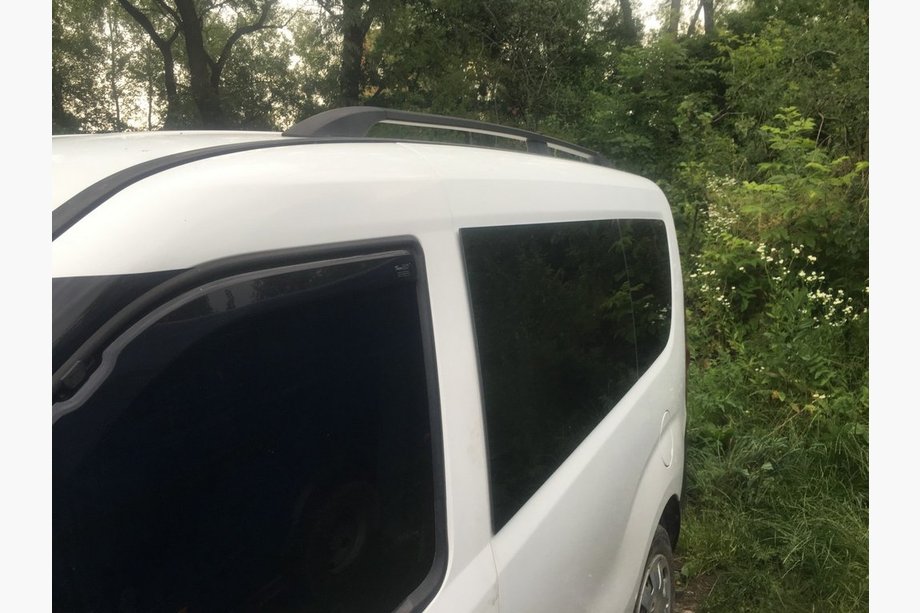 Fiat Doblo II 2010-2022 Barras de Techo Negras Maxi, Pies Metalicos Foto 9