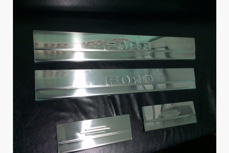 Ford Kuga 2008-2013 OFERTA !!! Protectores de umbral CARMOS (4 uds, acero inoxidable) Foto 1