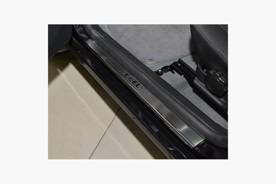Geely CK-2 2008-2016 Protecciones de umbral Natanika Premium en acero inoxidable (4 uds) Image