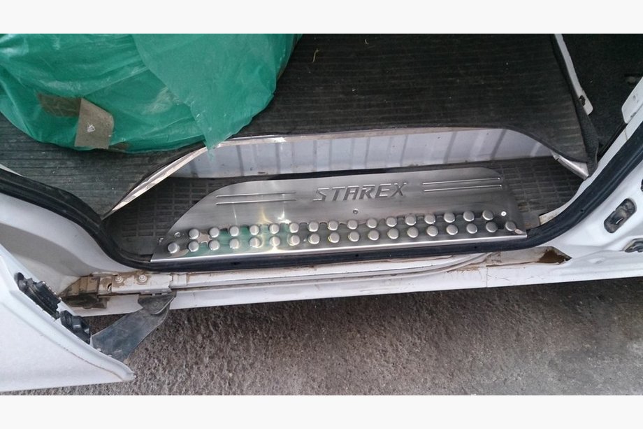 Hyundai H200, H1, Starex 1998-2007 Protector de umbral OmsaLine (3 uds, acero inoxidable) Foto 3