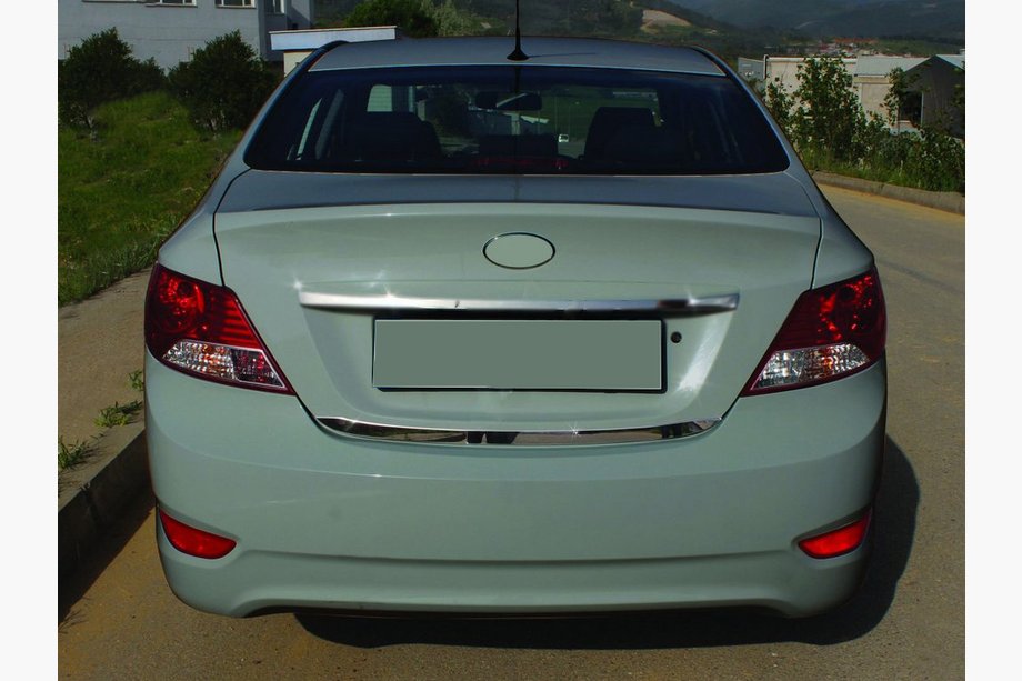 Hyundai Accent 2011-2017 Moldura maletero acero inoxidable OmsaLine - Acero Inoxidable Italiano Image