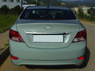 Hyundai Accent 2011-2017 Moldura cromada sobre la matrícula (acero inoxidable) foto 1