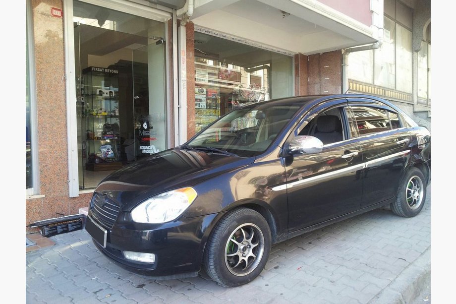 Hyundai Accent 2006-2010 Molduras exteriores de ventanas acero inoxidable (4 uds) OmsaLine - Acero Inoxidable Italiano Foto 2