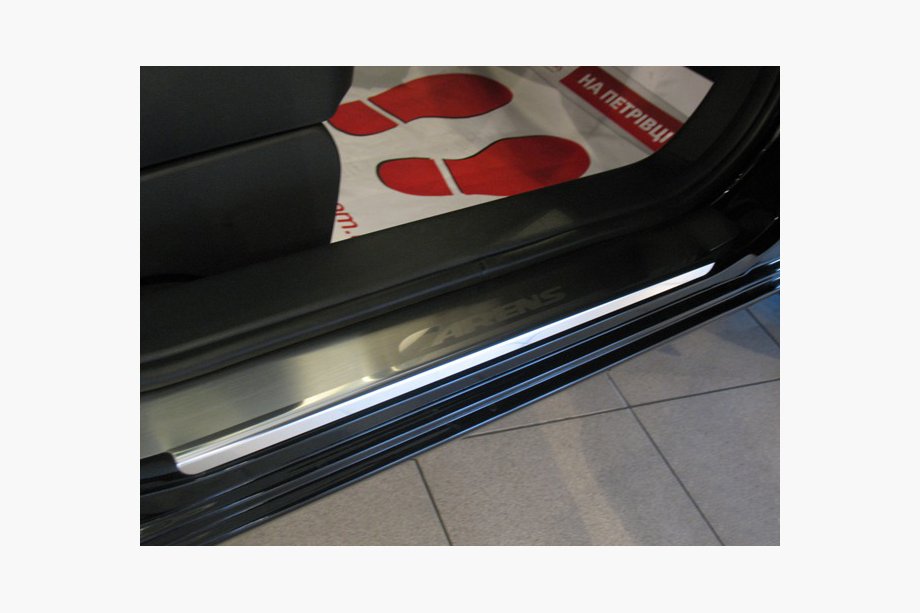 Kia Carens 1999-2012 Protectores de umbral Natanika Premium (4 uds, acero inoxidable) Foto 1