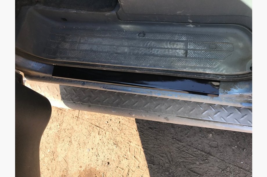 Dacia Logan I 2008-2012 Protectores de umbral ABS (2 uds) Brillo Foto 4