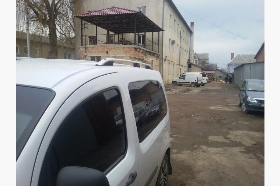 Renault Kangoo 2008–2020 Barras de techo Skyport (gris mate) Base Maxi Foto 2