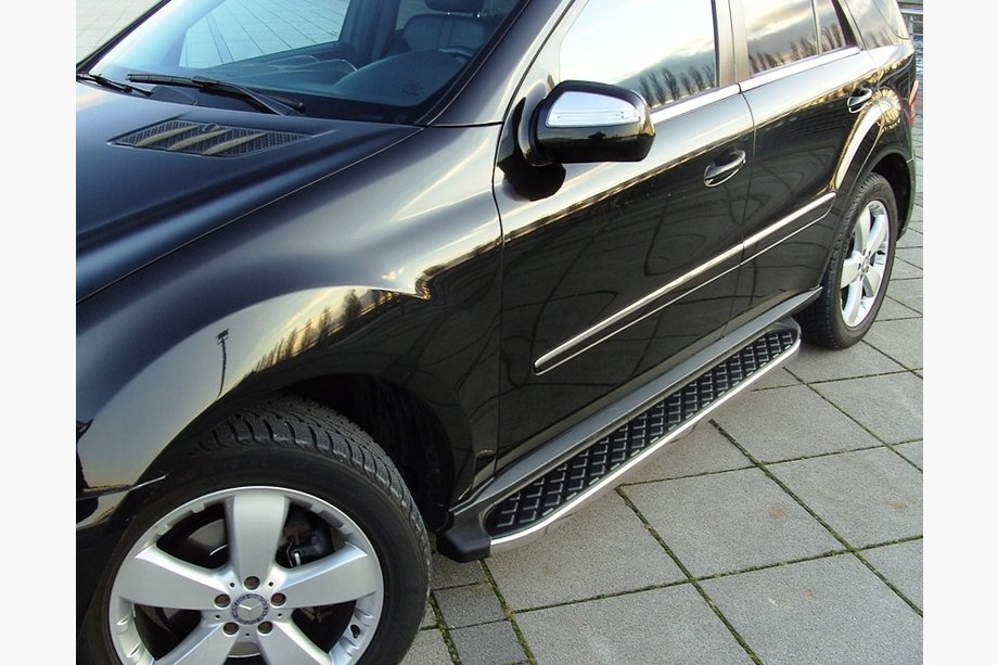 Mercedes GL class X164 2006-2012 Estribos Laterales BlackLine (2 uds, Aluminio) Image
