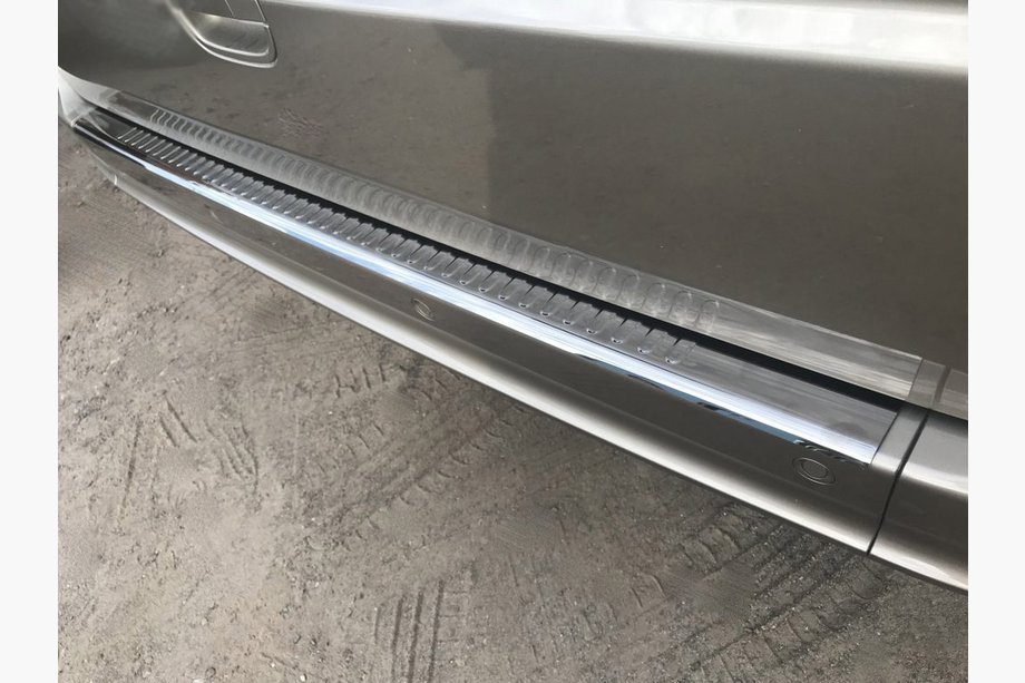 Mercedes Vito W639 2004-2014 Protector de Parachoques Trasero Cromo Negro (OmsaLine, Acero Inoxidable) Image