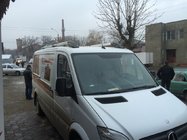 Mercedes Sprinter W906 2006–2018 Barras de techo Shark (pies negros) foto 3
