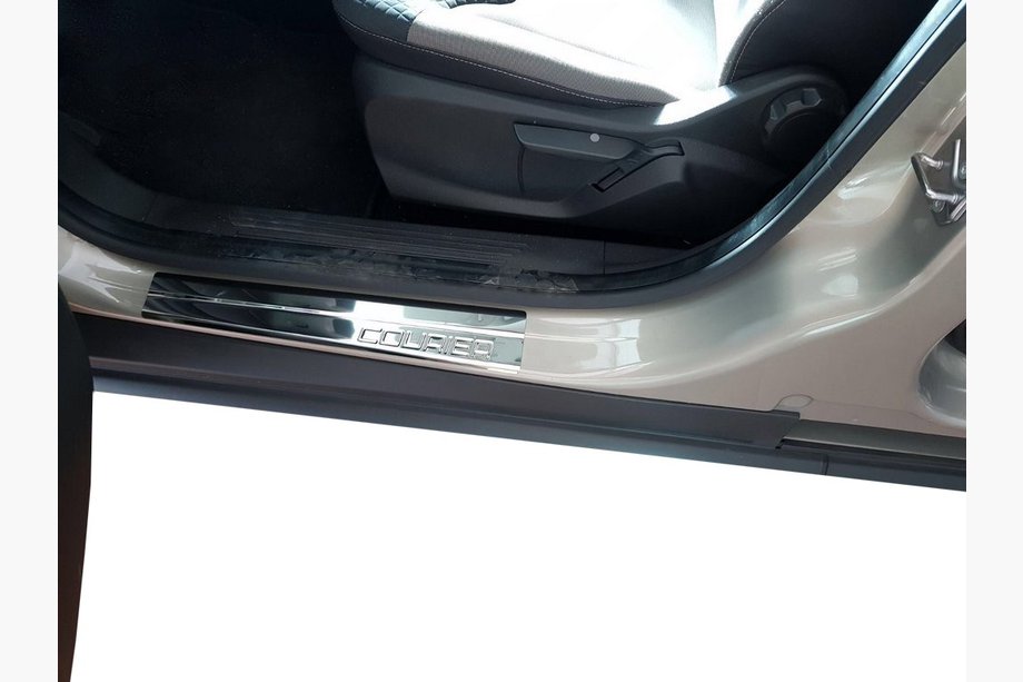 Ford Courier 2014-2023 Embellecedores de umbral OmsaLine (4 uds, acero inoxidable) Image