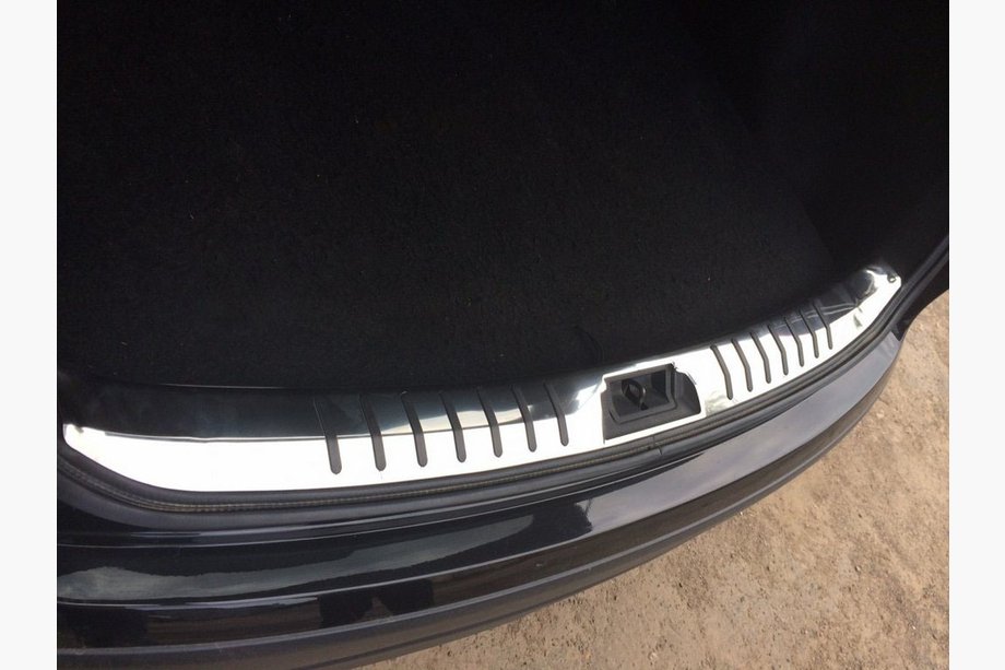 Nissan Qashqai 2007-2010 Protector interior de maletero en acero inoxidable con inserciones de goma Foto 1