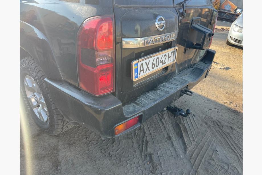 Nissan Patrol Y61 1997-2011 Parachoques trasero completo usado (2004-2008) Image