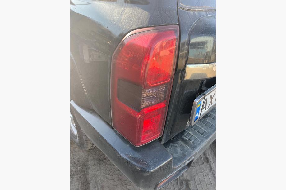 Nissan Patrol Y61 1997-2011 Piloto trasero usado (2004-2008, 1 ud) Image