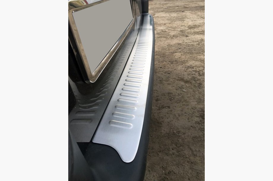 Opel Vivaro 2001–2015 Protector de Parachoques Trasero Mate (Omsa, Acero Inoxidable) Image