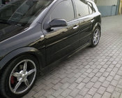 Opel Astra H 2004-2013 Faldones Laterales HB (imprimados para pintar) foto 1