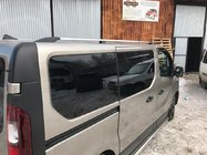 Renault Trafic 2015- Barras de Techo Cromadas Corto, Pies de Plastico foto 3