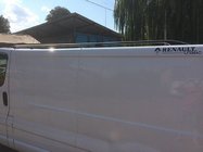 Renault Trafic 2001–2015 Barras de Techo Negras Largo, pies de plástico foto 9
