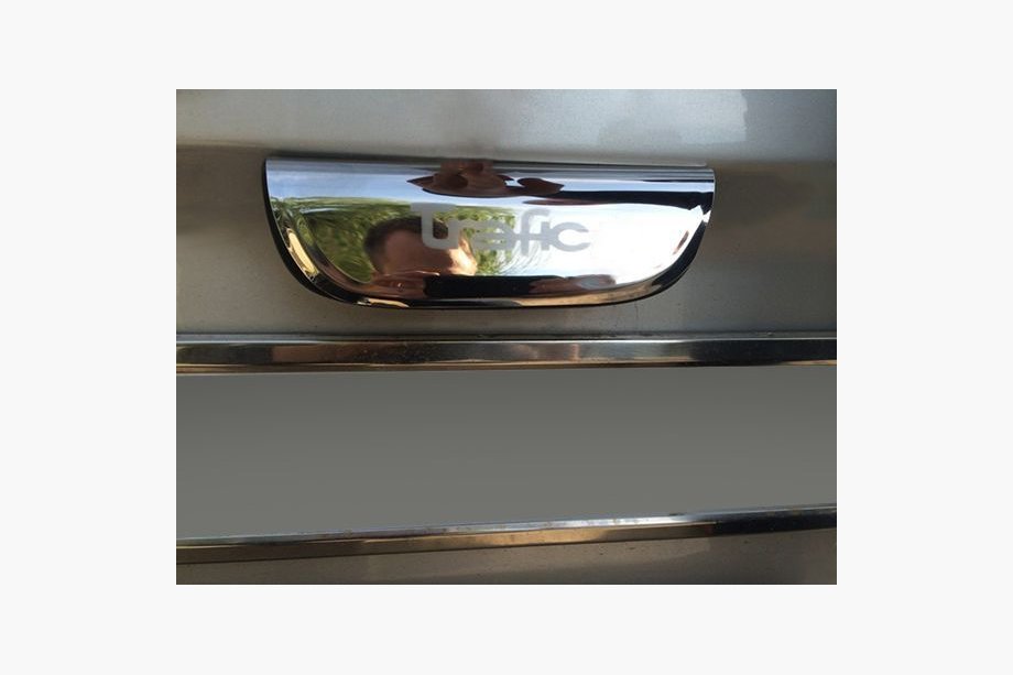 Renault Trafic 2001–2015 Moldura cromada sobre la matrícula (puertas batientes, acero inoxidable) Sin Inscripción Image