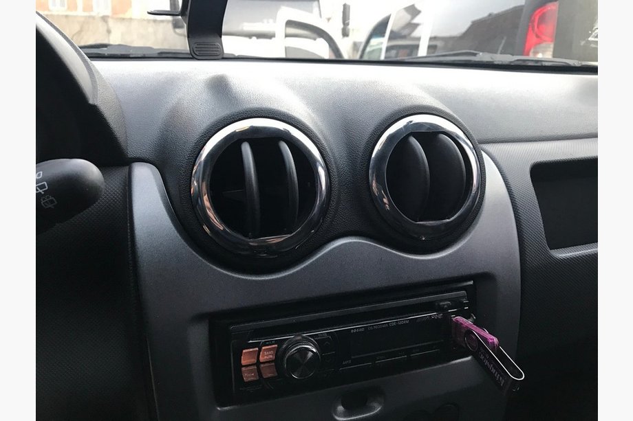 Renault Duster 2008–2017 Embellecedores de rejillas de ventilación interior (4 uds, acero inoxidable) Image